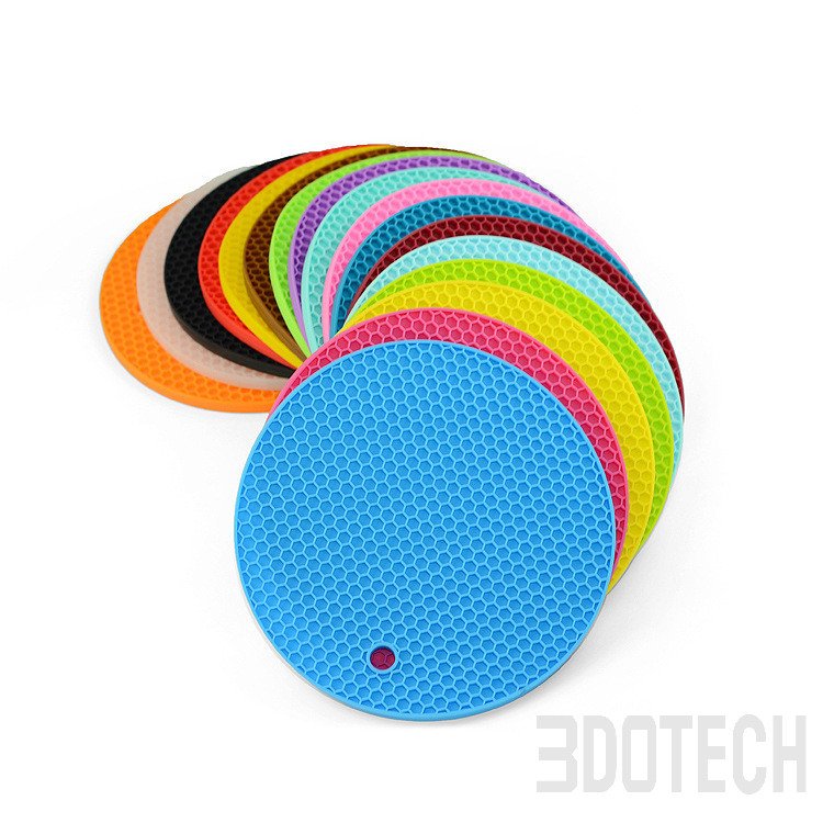 Flexible honeycomb grid silicone trivet mat